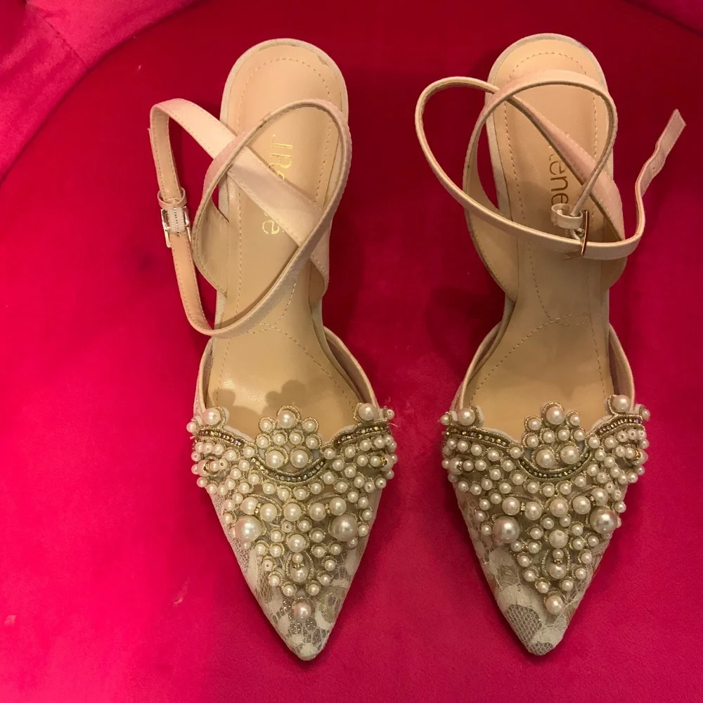 J Renee Size 10-1/2 Women’s pumps in Ivory with white Faux Pearls - Picture 5 of 5